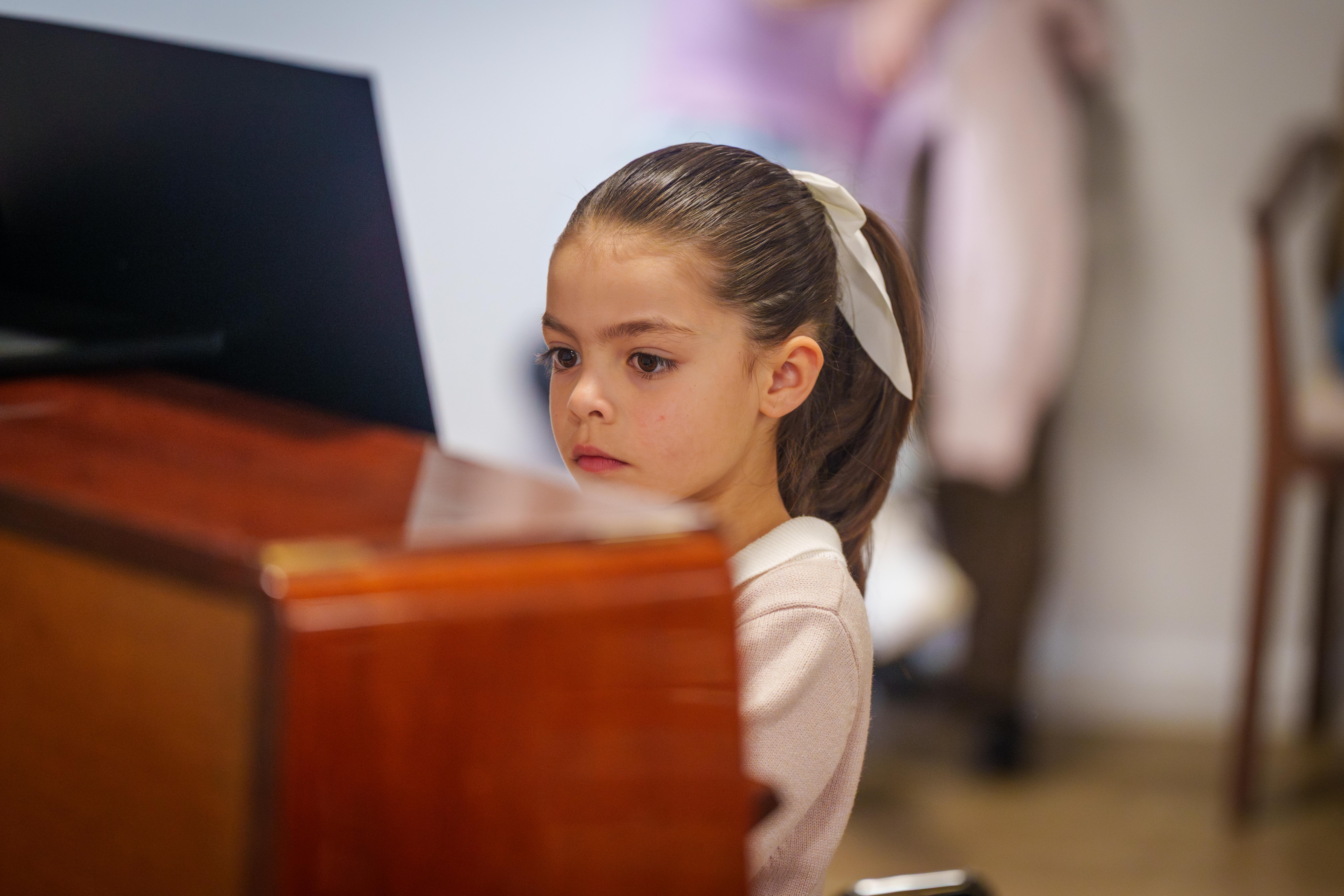 Maya the Pianist